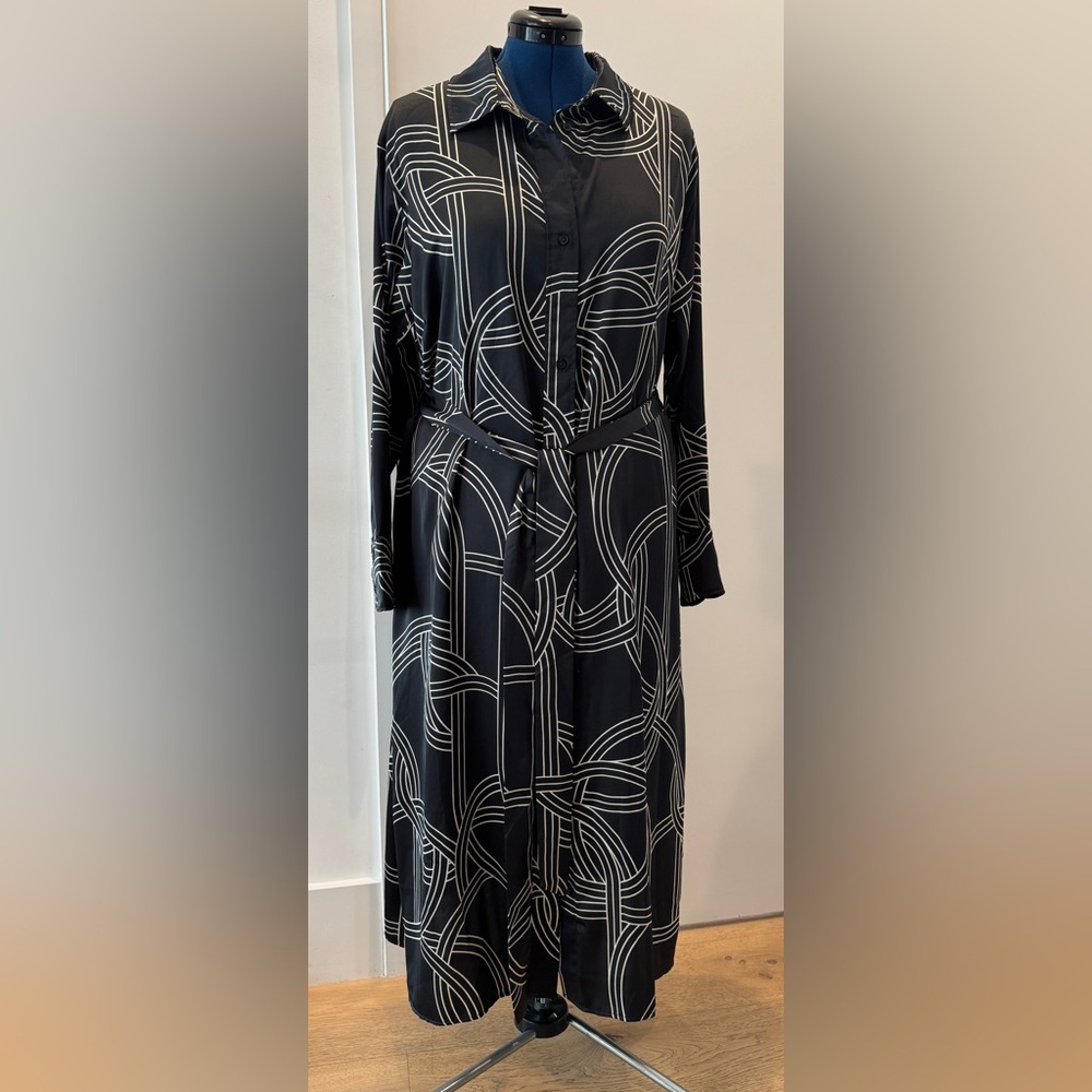 H&M Black and White Geometric Long Sleeve Dress